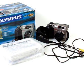 Olympus Camedia C3000 Zoom 3.3MP Digital Camera w/ Box