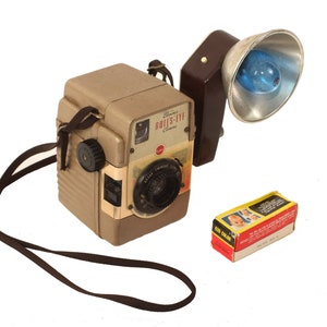 Vintage Kodak Brownie Bulls-Eye Camera With Flash Attachment and Roll of 620 Col