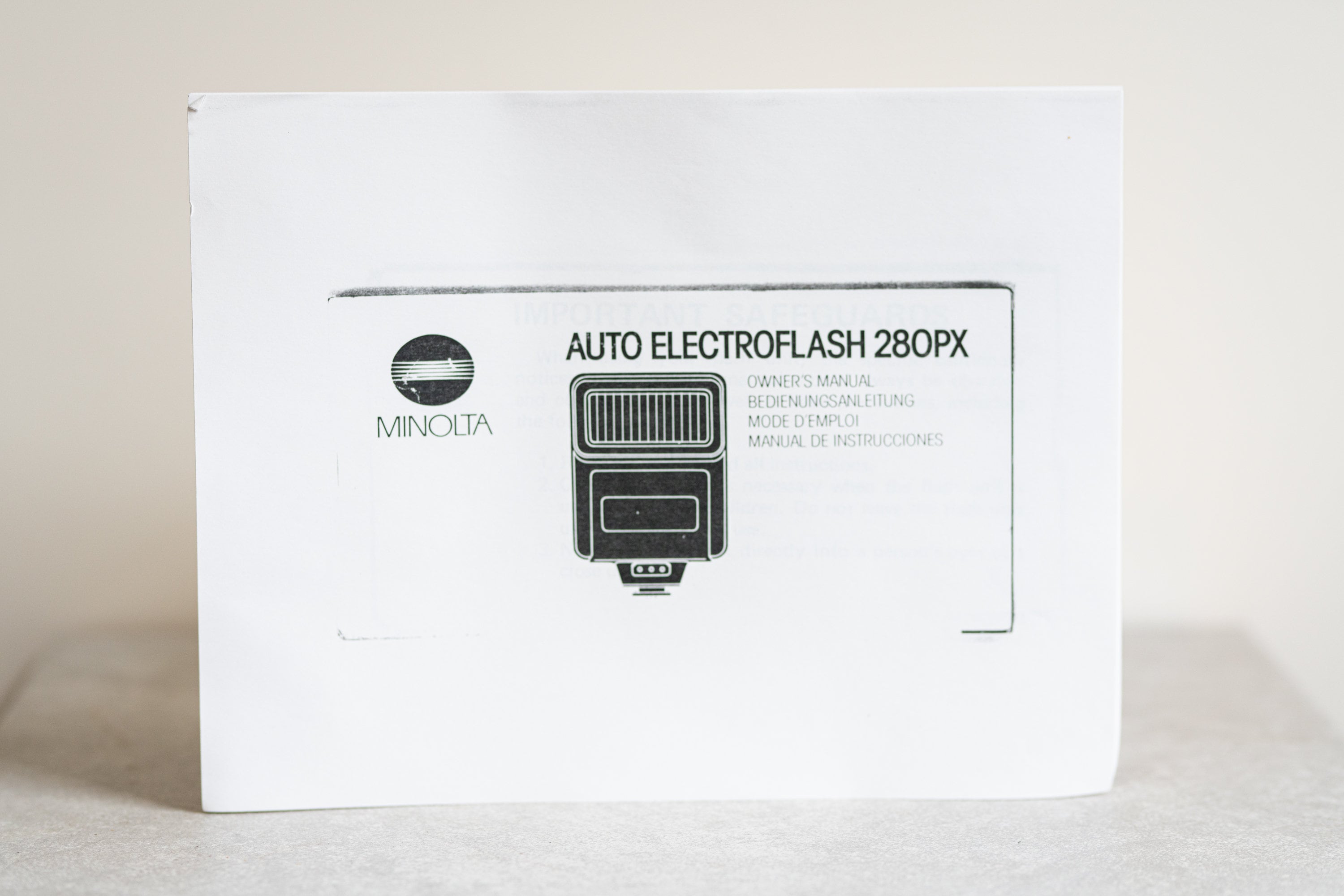 Flash Minolta Auto 132X + diffuseur 28 mm