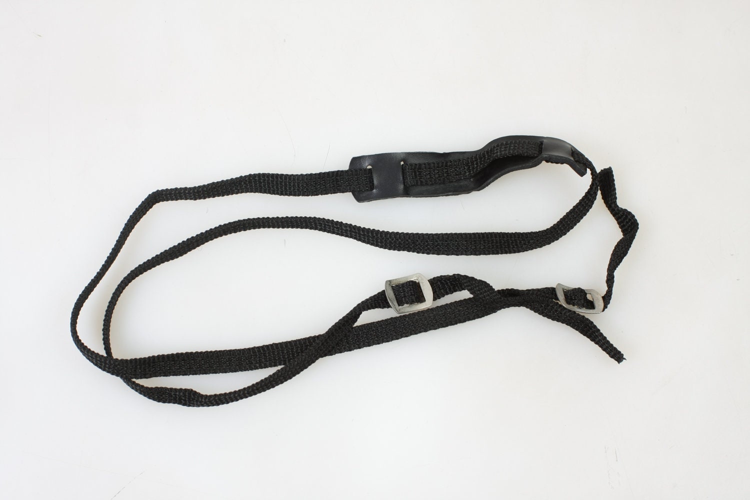CAMERA STRAP THIN BLACK 1960 NEW CAMERA STRAP THIN BLACK 1960 NEW