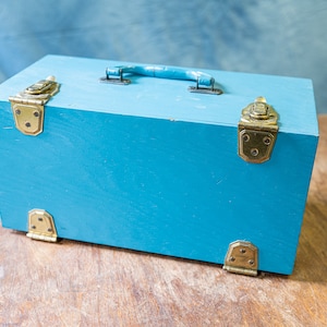 Vintage Blue Wooden Storage Box - Muy lindo!