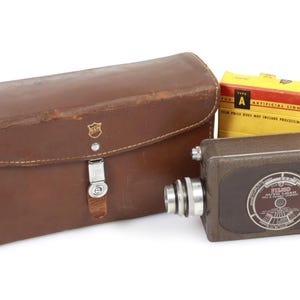 16 mm Bell and Howell Filmo Kamera 16 mm z kasetą filmową i oryginalnym skórzanym etui