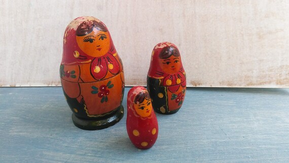 toy nesting dolls