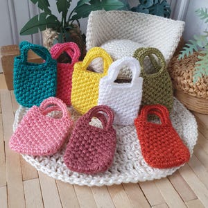 Miniature Fashion Crochet Doll Handbag – Tiny Cotton Purse, Handmade Doll Accessory 1:12 Scale Miniature