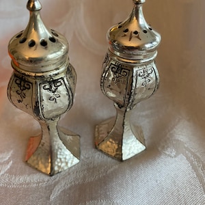 Piatto vintage in argento sale e pepe