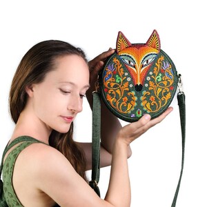 Vegane Tasche Kreis bestickt Fuchs, Weekender Textiltasche, Kleine bestickte grüne Tasche, Vegan Tasche in Tierform, Fuchs Stofftasche