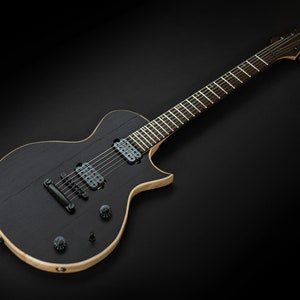 Handmade Custom Electric Guitar Solid Black Top GQ6 / Les Paul Type
