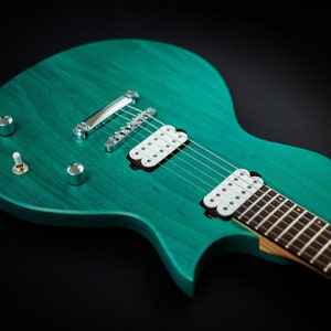 Handmade Custom Electric Guitar One Piece Turquoise Body GQ6 / Les Paul Type