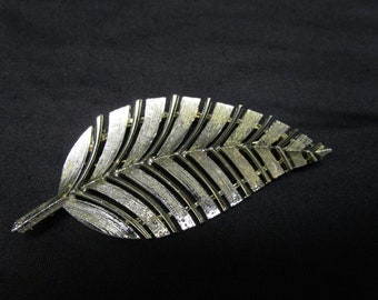 Vintage Lisner Brooch Lisner Brooch Silver Tone Leaf Brooch Victorian Mothers Brooch Vintage Lisner Pin Gifts For Her Large Silver Leaf Pin