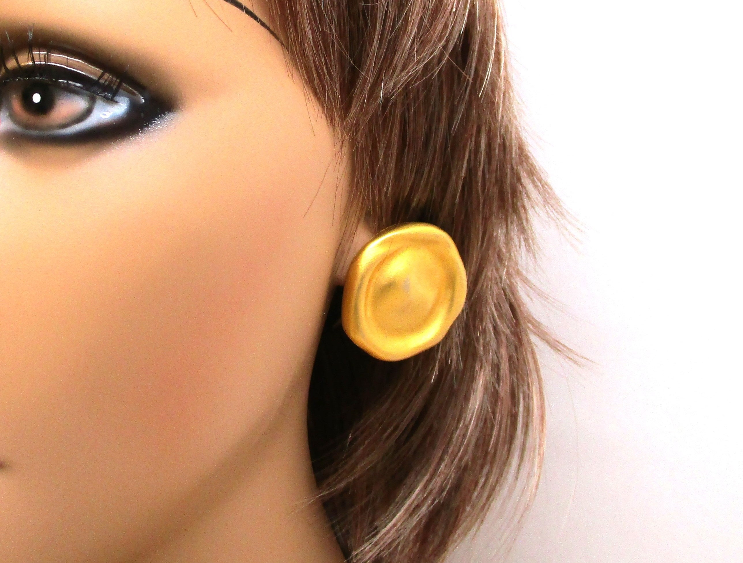 Chanel Logo Coco Spiral Decoration Round Earrings Gold Plate 26 Vintage