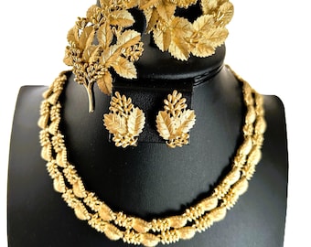 1950s-60s Crown Trifari Set Gold Textured Berries Leaves Link Collar Choker Necklace (2), Clip Earrings, Brooch (2) Set Trifanium Parure