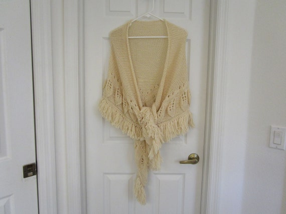 1970s Crochet Fringed Shawl Large Chunky Soft Cro… - image 5