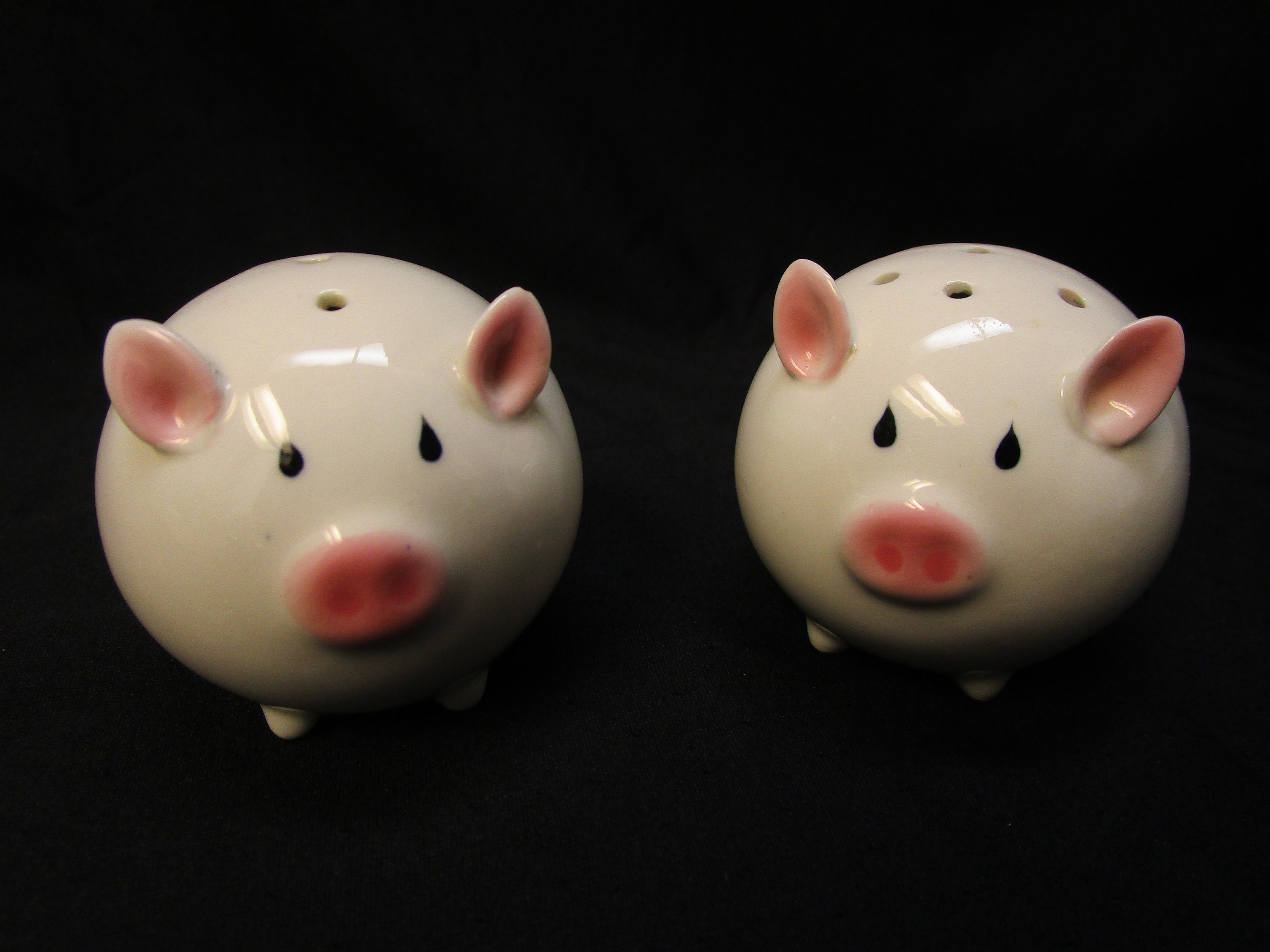 Vintage Plastic Clear Pig Push Button Salt and Pepper Shakers 47