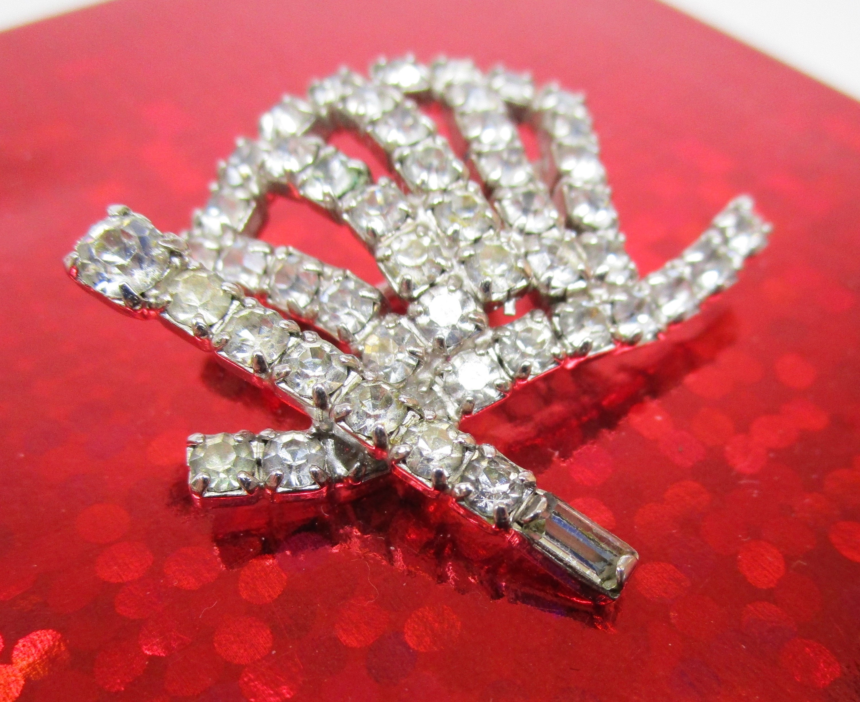 Hattie carnegie brooch - Etsy 日本