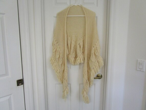 1970s Crochet Fringed Shawl Large Chunky Soft Cro… - image 2