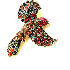 Heidi Daus Bird Brooch Large Multi Color Rhinestone Flying Bird Pin Painted Bunting Gouldian Finch Red Blue Topaz Bird Brooch Designer Daus