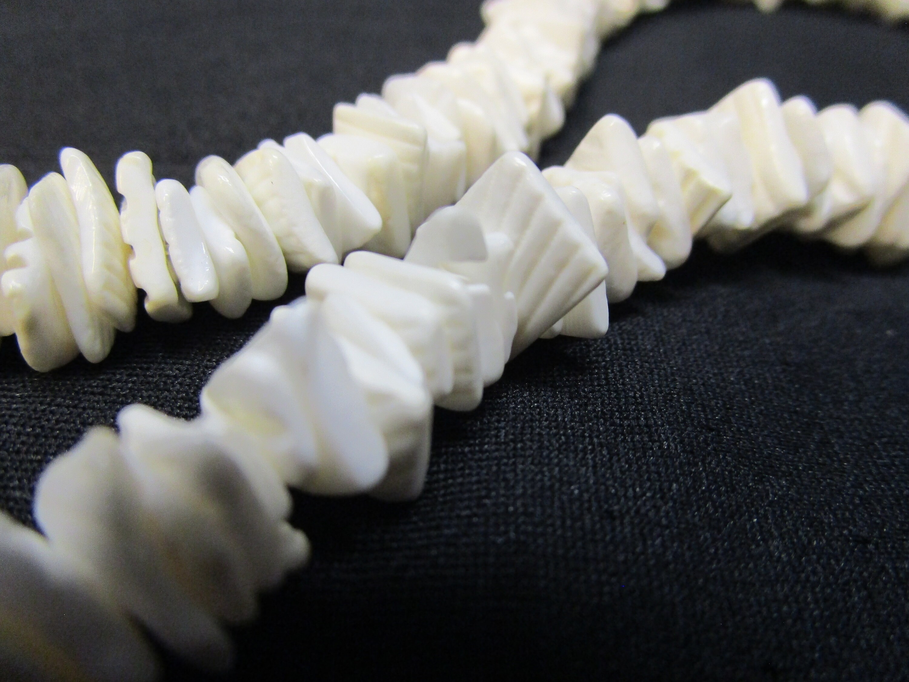 Qaziuy Collana con conchiglia bianca,Collana da surfista uomo corta conchiglia perla collane hawaiana surfista collana estate gioielli da spiaggia per uomini e donne, 55 cm, Conchiglia Qaziuy Collana con conchiglia bianca,Collana da surfista uomo corta conchiglia perla collane hawaiana surfista collana estate gioielli da spiaggia per uomini e donne, 55 cm, Conchiglia