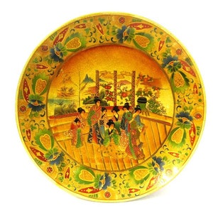 12&quot; Signed Satsuma Ceramic Plate Charger 8 Geisha And Cat Satsuma Pottery Chinese Moriage Raised Enamel And Gilt Hand Painted Wacai Verte
