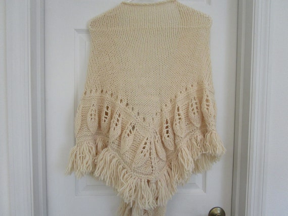 1970s Crochet Fringed Shawl Large Chunky Soft Cro… - image 3