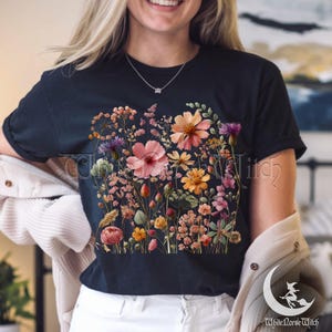 Vintage Wildblumen T-Shirt, gepresste Sommerblumen Cottagecore Shirt, grüne Hexe Blumen Shirt, Botanischer Garten T-Shirt, Boho Blumen Kleidung