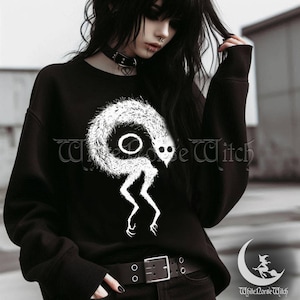 Moletom Gótico Monstro, Moletom Gola Redonda Criatura Estranha Demônio, Camisa Gótica Escura, Roupa Alternativa Arrojada, Moda Horror Grunge, Moletom Weirdcore