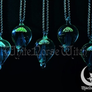 Traumkern Quallen Halskette, Mundgeblasenes Glas leuchtende Qualle Anhänger, Fee Grunge Glow in Dark Meerjungfrau Anhänger, Goblinkern Meer Liebhaber Geschenk
