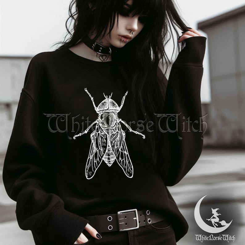 Weird Housefly Sweatshirt, Crust Punk Grunge Shirt, Vintage Goth Fly Insect Sweat, Dark Weirdcore Pullover, Gothic Alt Fashion, S-5XL
