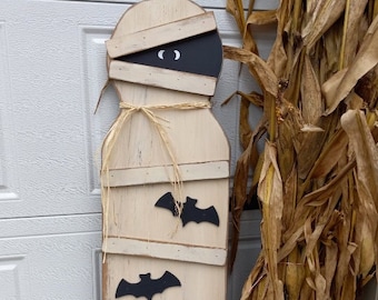 Wooden Mummy Porch Leaner Halloween Decor