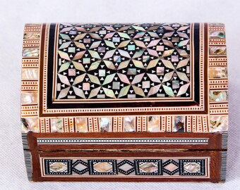 Inlaid Mother of Pearl Jewelry Box: Egyptian Islamic Star Pattern