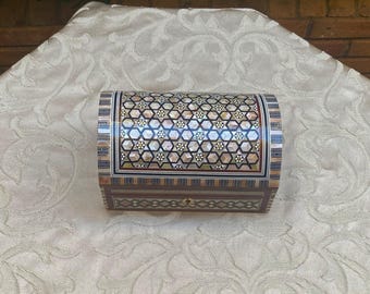 Lockable Egyptian Inlaid Mother of Pearl Wooden Jewelry/Oriental Box. Vintage Treasury Box