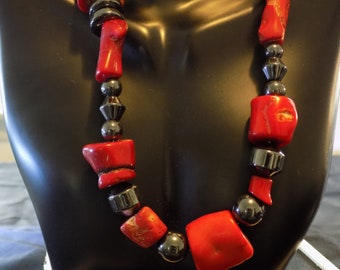 collier rouge et noir