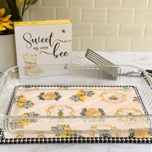 Beehive Hot Pad: Sweet Bee Design, Casserole Trivet (9" x 13")