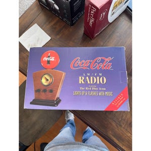 Vintage 1996 Coca Cola AM FM Radio Featuring 1930s style Light Up Red Disc Icon