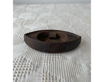 Antique Rustic Cast Iron Sad Iron Body For Collectors and Decor