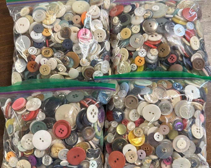 Small Bag of Vintage Buttons, Assorted Buttons, Lot of Vintage Buttons