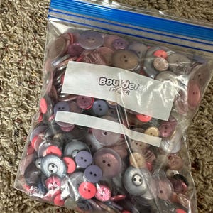 Vintage Assorted Purples Buttons, vintage buttons, sewing buttons, collectible buttons, bulk buttons, lot of buttons