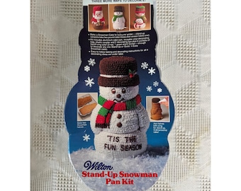 Wilton Ensemble de moules à gâteau bonhomme de neige avec accessoires de décoration pour les fêtes d'hiver