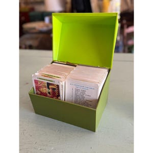 Archivador de recetas Betty Crocker de la década de 1970 en verde vintage