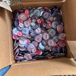 Vintage Assorted Purples Buttons, vintage buttons, sewing buttons, collectible buttons, bulk buttons, lot of buttons