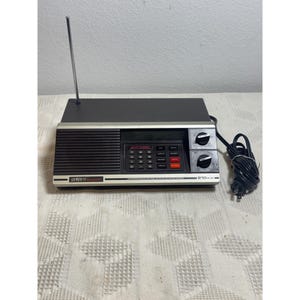 Escáner de radio sintetizado Uniden Bearcat 210XW de 20 canales con antena funcional.