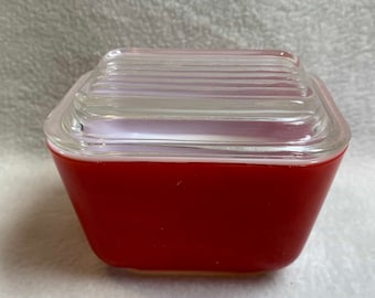 Vintage Small 1 1/2 Cup Red Refrigerator Dish with Lid (#DCG956)