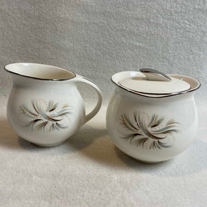 Pope-Gosser Futura Creamer and Lidded Sugar Bowl Set (#DCG466)