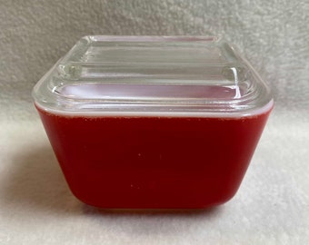 Vintage Small 1 1/2 Cup Red Refrigerator Dish with Lid (#DCG955)