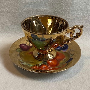 Japan Fruit and Gold Teacup and Saucer (#DCG910)