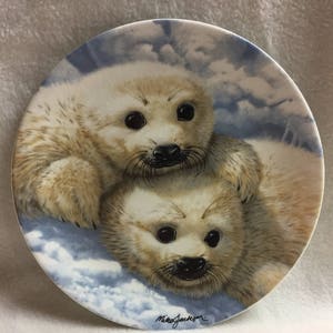 Royal Grafton The Beauty of Polar Wildlife Collector Plate - &#39;Baby Seals&#39; (#PLT130)