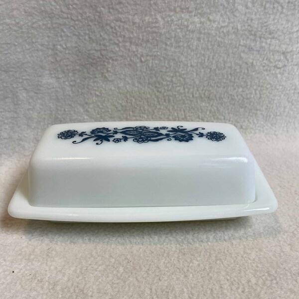 Vintage Pyrex Old Town Blue Onion Butter Dish (#DCG837)