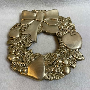 Vintage Brass Christmas Wreath Trivet (#VTT026)