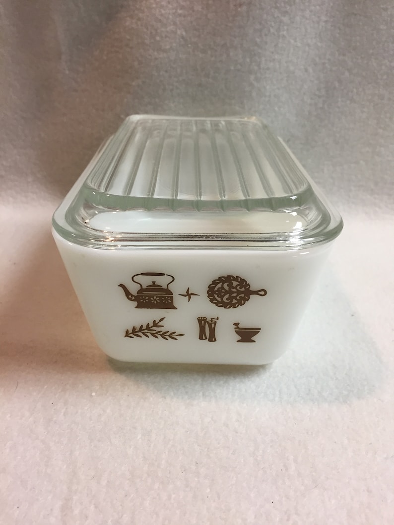 #DCG139 Vintage Pyrex 1.5 Pint Early American Refrigerator Casserole Dish with Lid