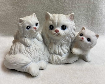 Vintage Homco White Persian Mama Cat With Two Kittens Figurine