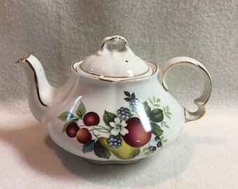 Wood and Sons Ellgreave (Fruit) Vintage Cream-colored Teapot (#TP022)